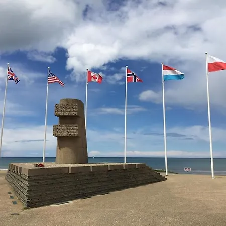 Les Volets Bleus-charmante Maison Entierement Equipee Face A La Pour 2 A 6 Personnes * Bernieres-sur-Mer