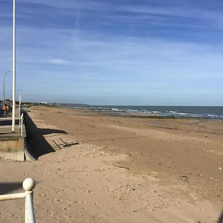 Les Volets Bleus-charmante Maison Entierement Equipee Face A La Pour 2 A 6 Personnes * Bernieres-sur-Mer