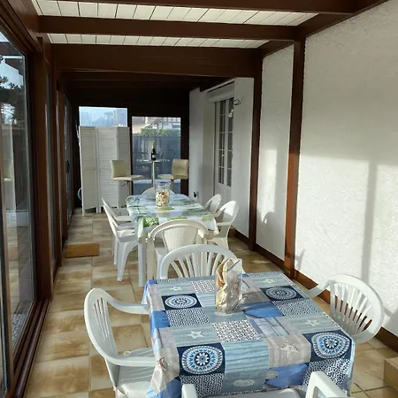 Les Volets Bleus-charmante Maison Entierement Equipee Face A La Pour 2 A 6 Personnes Holiday home