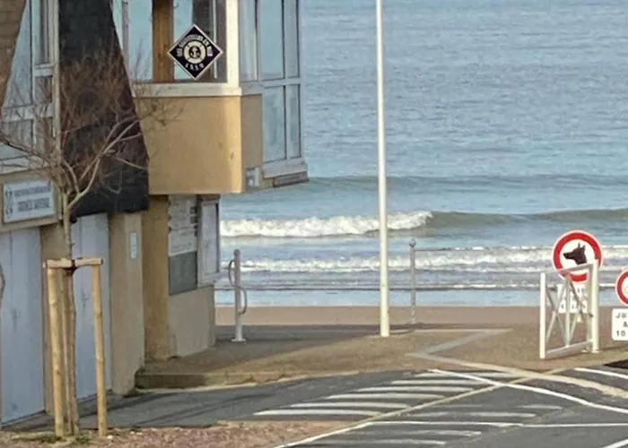 Les Volets Bleus-charmante Maison Entierement Equipee Face A La Pour 2 A 6 Personnes Casa vacanze *