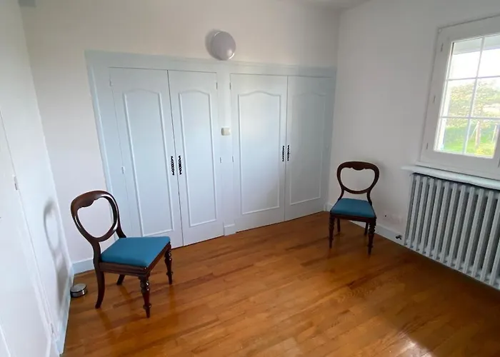 Les Volets Bleus-charmante Maison Entierement Equipee Face A La Pour 2 A 6 Personnes Bernières-sur-Mer