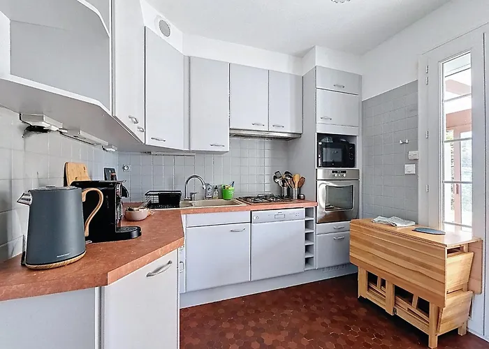 Les Volets Bleus-charmante Maison Entierement Equipee Face A La Pour 2 A 6 Personnes * Bernières-sur-Mer