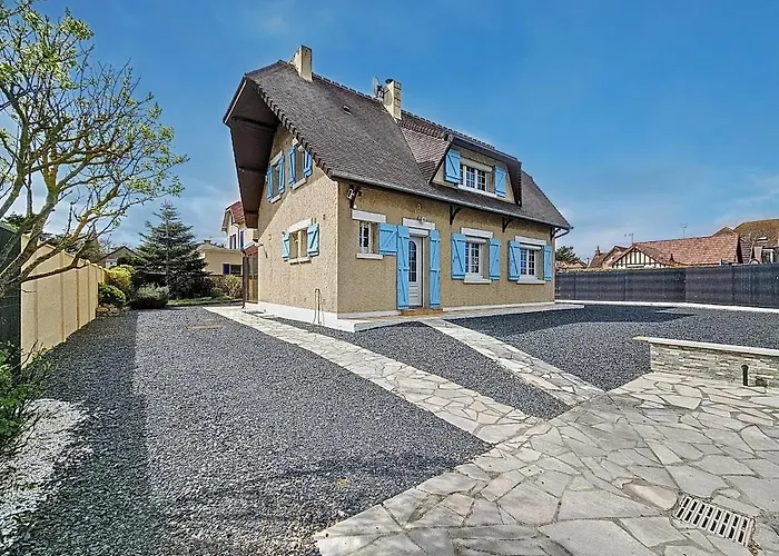 Les Volets Bleus-charmante Maison Entierement Equipee Face A La Pour 2 A 6 Personnes Casa vacanze