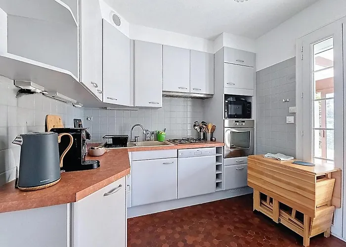 Casa vacanze Les Volets Bleus-charmante Maison Entierement Equipee Face A La Pour 2 A 6 Personnes *