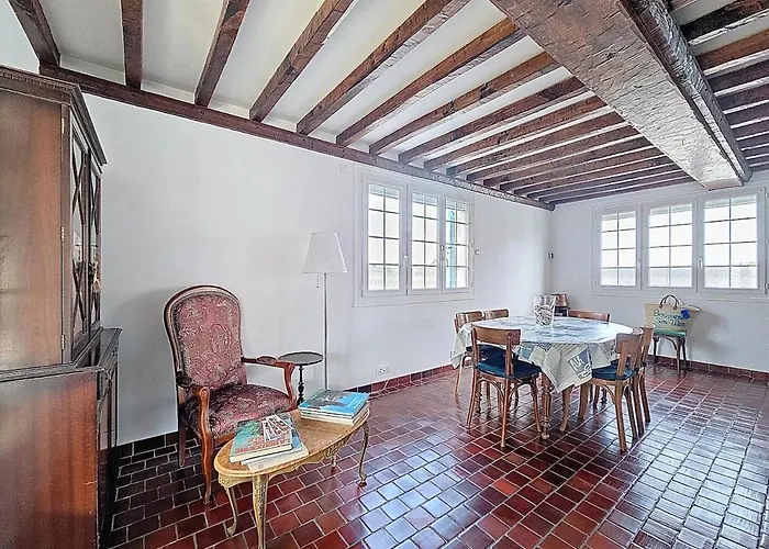 Les Volets Bleus-charmante Maison Entierement Equipee Face A La Pour 2 A 6 Personnes Bernières-sur-Mer