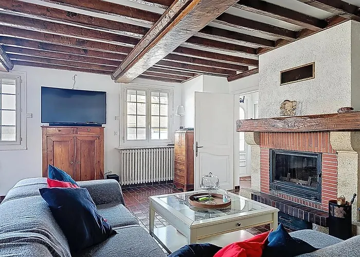 Casa vacanze Les Volets Bleus-charmante Maison Entierement Equipee Face A La Pour 2 A 6 Personnes *