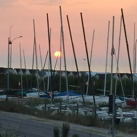 Les Volets Bleus-charmante Maison Entierement Equipee Face A La Pour 2 A 6 Personnes 펜션