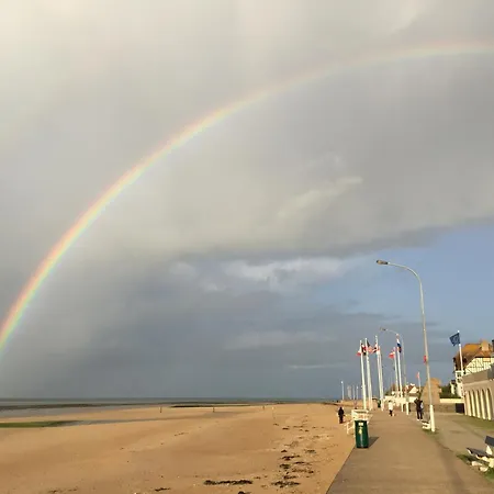 Les Volets Bleus-charmante Maison Entierement Equipee Face A La Pour 2 A 6 Personnes 펜션