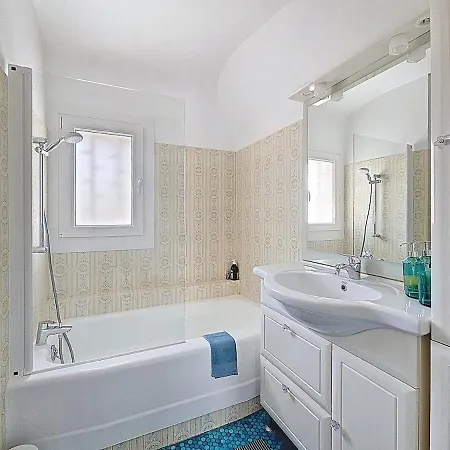 펜션 Les Volets Bleus-charmante Maison Entierement Equipee Face A La Pour 2 A 6 Personnes Bernières-sur-Mer