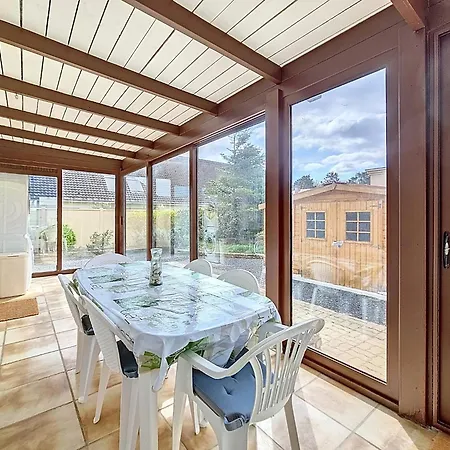 Les Volets Bleus-charmante Maison Entierement Equipee Face A La Pour 2 A 6 Personnes Bernières-sur-Mer