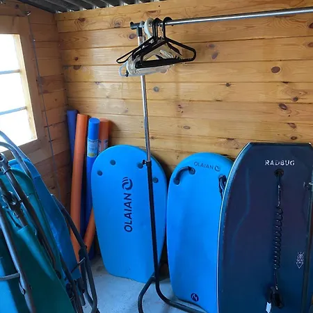 Les Volets Bleus-charmante Maison Entierement Equipee Face A La Pour 2 A 6 Personnes