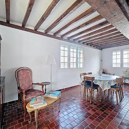 Les Volets Bleus-charmante Maison Entierement Equipee Face A La Pour 2 A 6 Personnes Bernières-sur-Mer