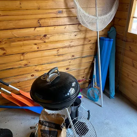 Les Volets Bleus-charmante Maison Entierement Equipee Face A La Pour 2 A 6 Personnes