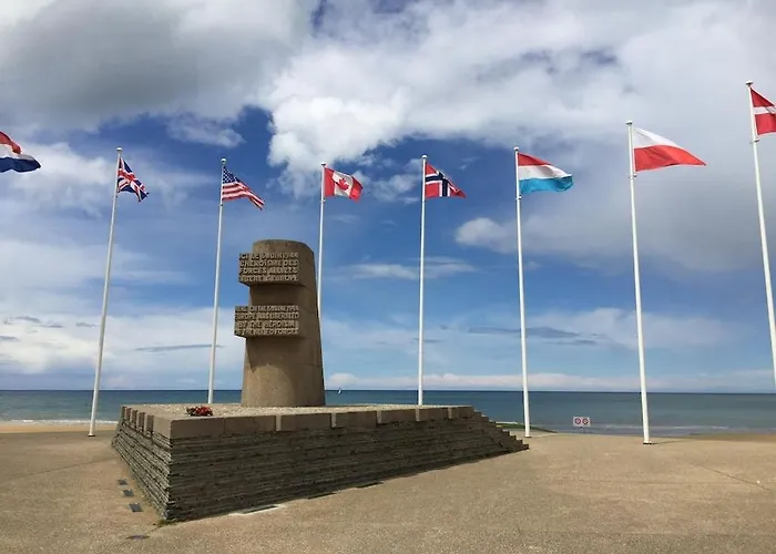 Les Volets Bleus-charmante Maison Entierement Equipee Face A La Pour 2 A 6 Personnes * Bernières-sur-Mer
