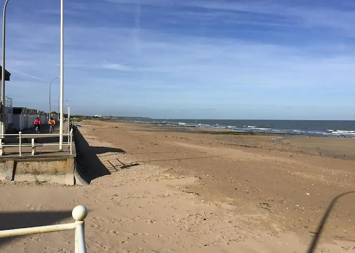 Les Volets Bleus-charmante Maison Entierement Equipee Face A La Pour 2 A 6 Personnes * Bernières-sur-Mer