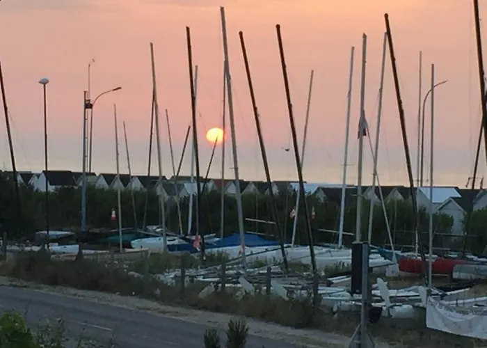 Les Volets Bleus-charmante Maison Entierement Equipee Face A La Pour 2 A 6 Personnes Semesterbostad