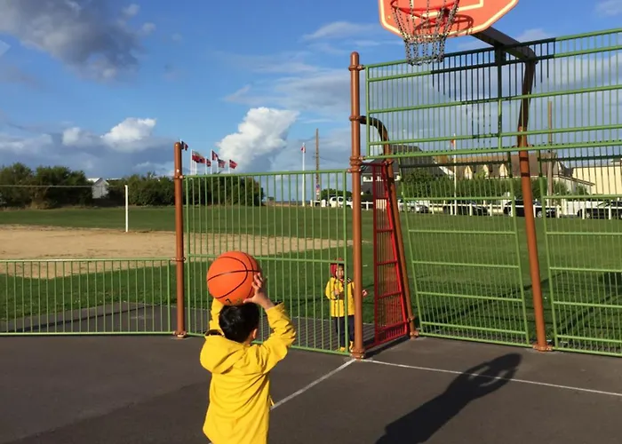 Les Volets Bleus-charmante Maison Entierement Equipee Face A La Pour 2 A 6 Personnes *