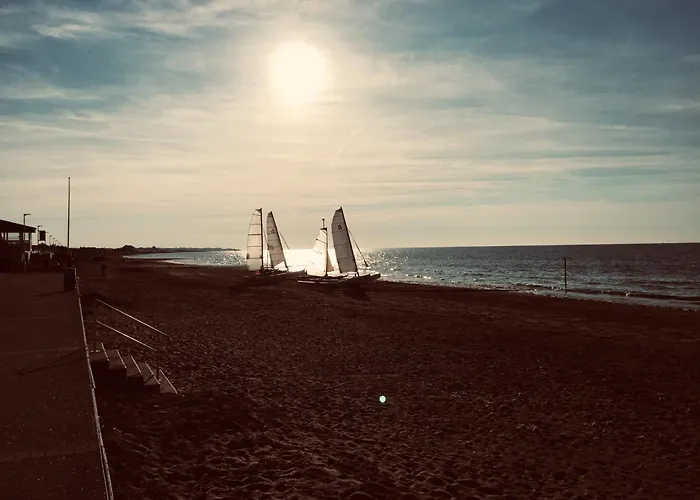 Les Volets Bleus-charmante Maison Entierement Equipee Face A La Pour 2 A 6 Personnes *