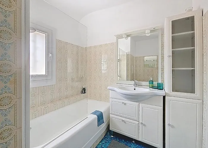 Ferienhaus Les Volets Bleus-charmante Maison Entierement Equipee Face A La Pour 2 A 6 Personnes *