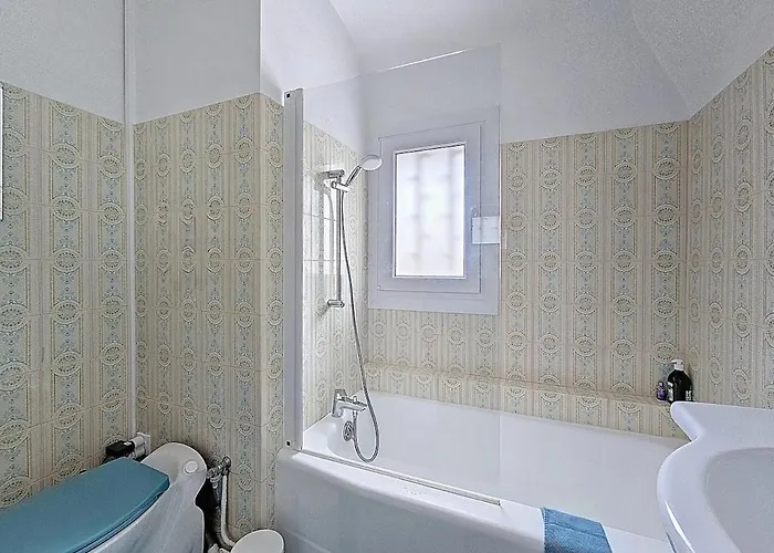 Les Volets Bleus-charmante Maison Entierement Equipee Face A La Pour 2 A 6 Personnes Ferienhaus Bernières-sur-Mer