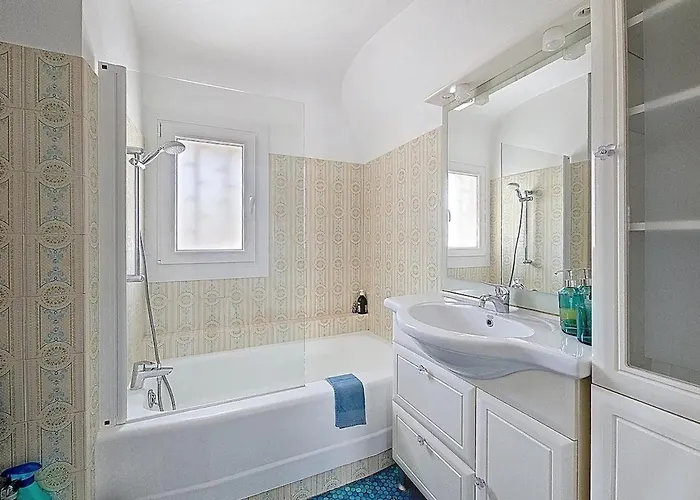 Ferienhaus Les Volets Bleus-charmante Maison Entierement Equipee Face A La Pour 2 A 6 Personnes Bernières-sur-Mer