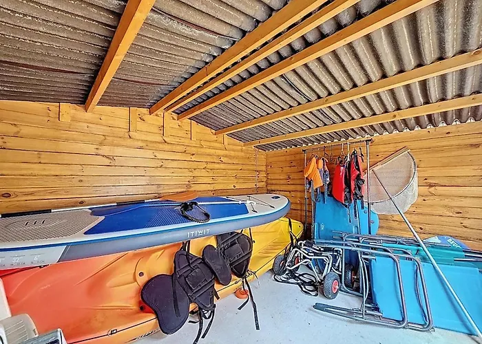 Les Volets Bleus-charmante Maison Entierement Equipee Face A La Pour 2 A 6 Personnes *