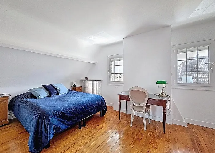 Les Volets Bleus-charmante Maison Entierement Equipee Face A La Pour 2 A 6 Personnes