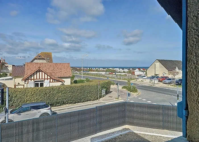 Les Volets Bleus-charmante Maison Entierement Equipee Face A La Pour 2 A 6 Personnes * Bernières-sur-Mer