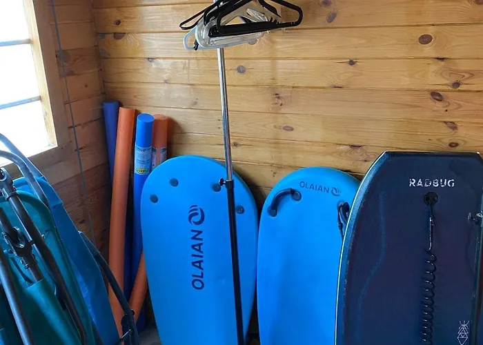 Les Volets Bleus-charmante Maison Entierement Equipee Face A La Pour 2 A 6 Personnes