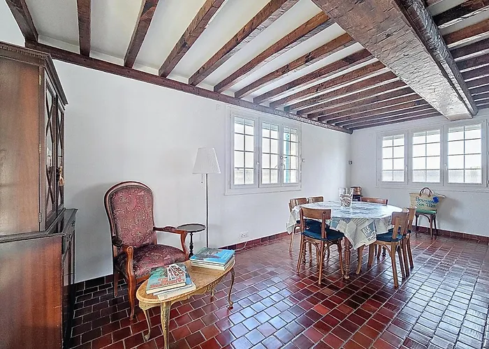 Les Volets Bleus-charmante Maison Entierement Equipee Face A La Pour 2 A 6 Personnes *