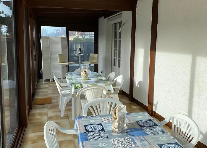 Les Volets Bleus-charmante Maison Entierement Equipee Face A La Pour 2 A 6 Personnes Ferienhaus