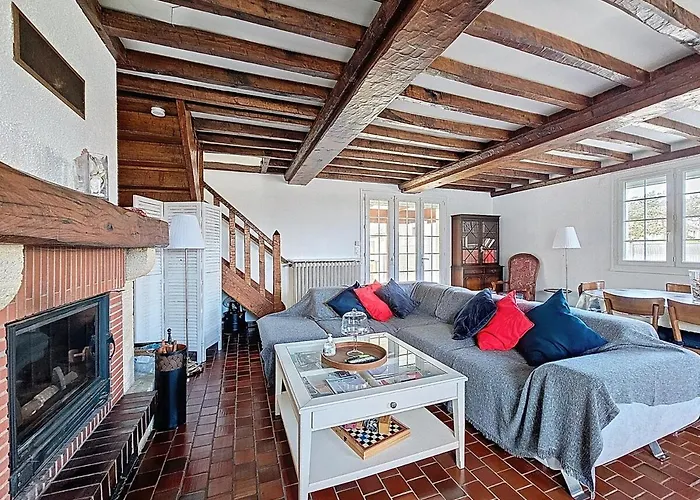 Les Volets Bleus-charmante Maison Entierement Equipee Face A La Pour 2 A 6 Personnes Bernières-sur-Mer